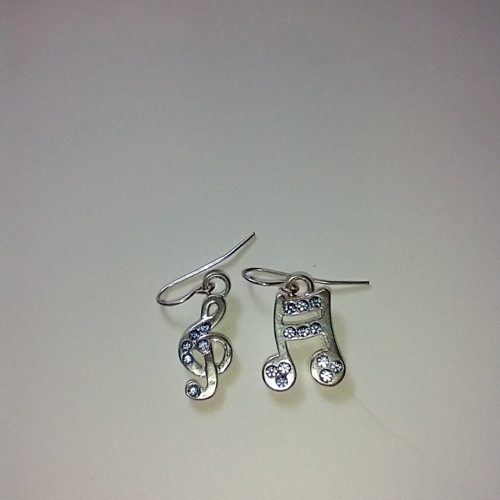 Music note earrings ✨Free w/purchase
